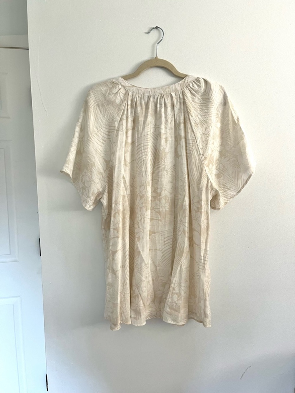 Kim Rogers Curvy Plus Size Cream Floral Flowy Short Sleeve Button Tunic Blouse - Picture 7 of 7